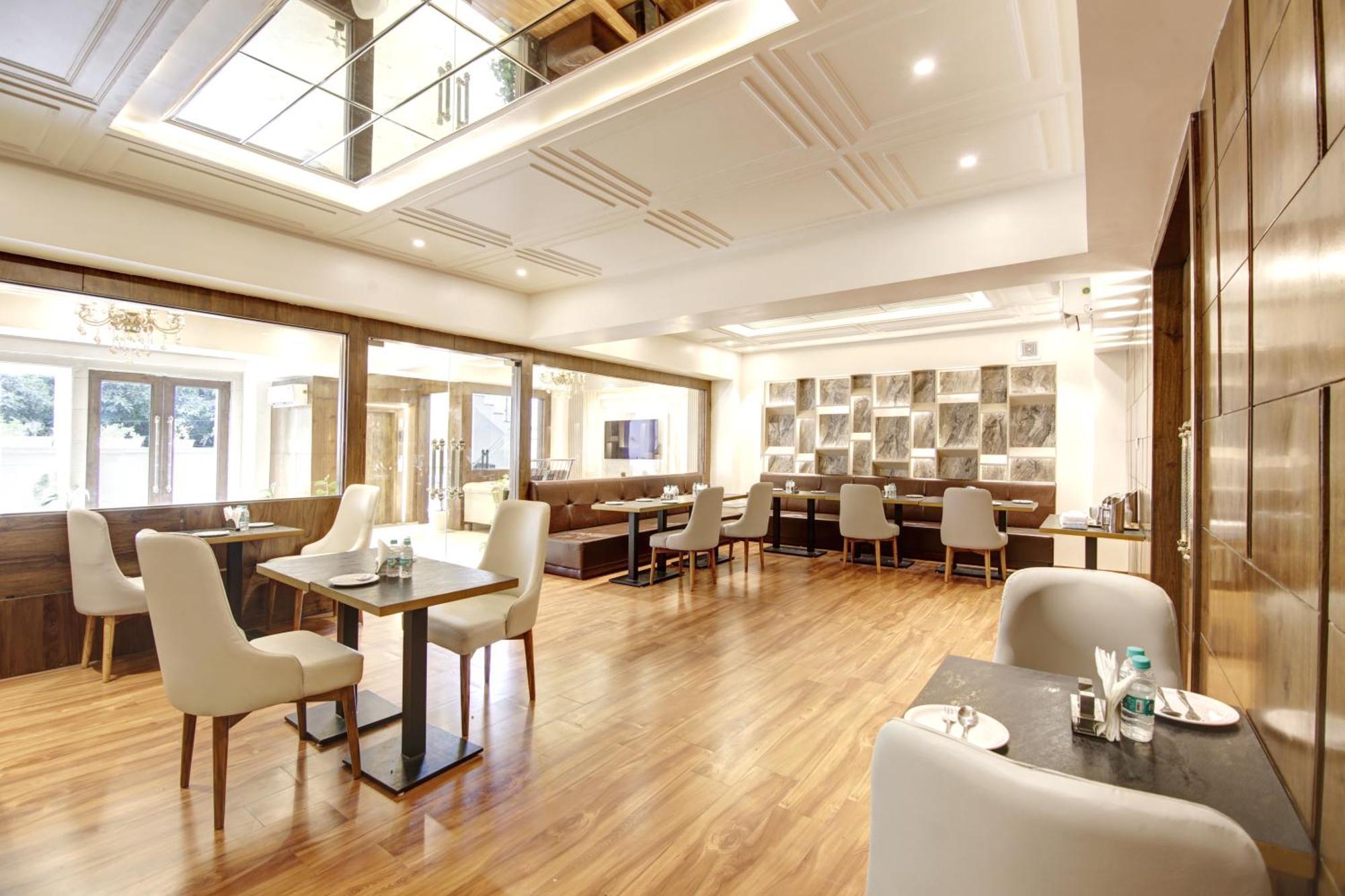 Marks Hotel & Banquet Noida Eksteriør billede