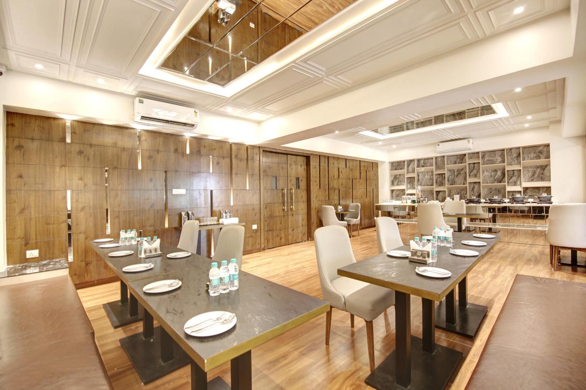 Marks Hotel & Banquet Noida Eksteriør billede