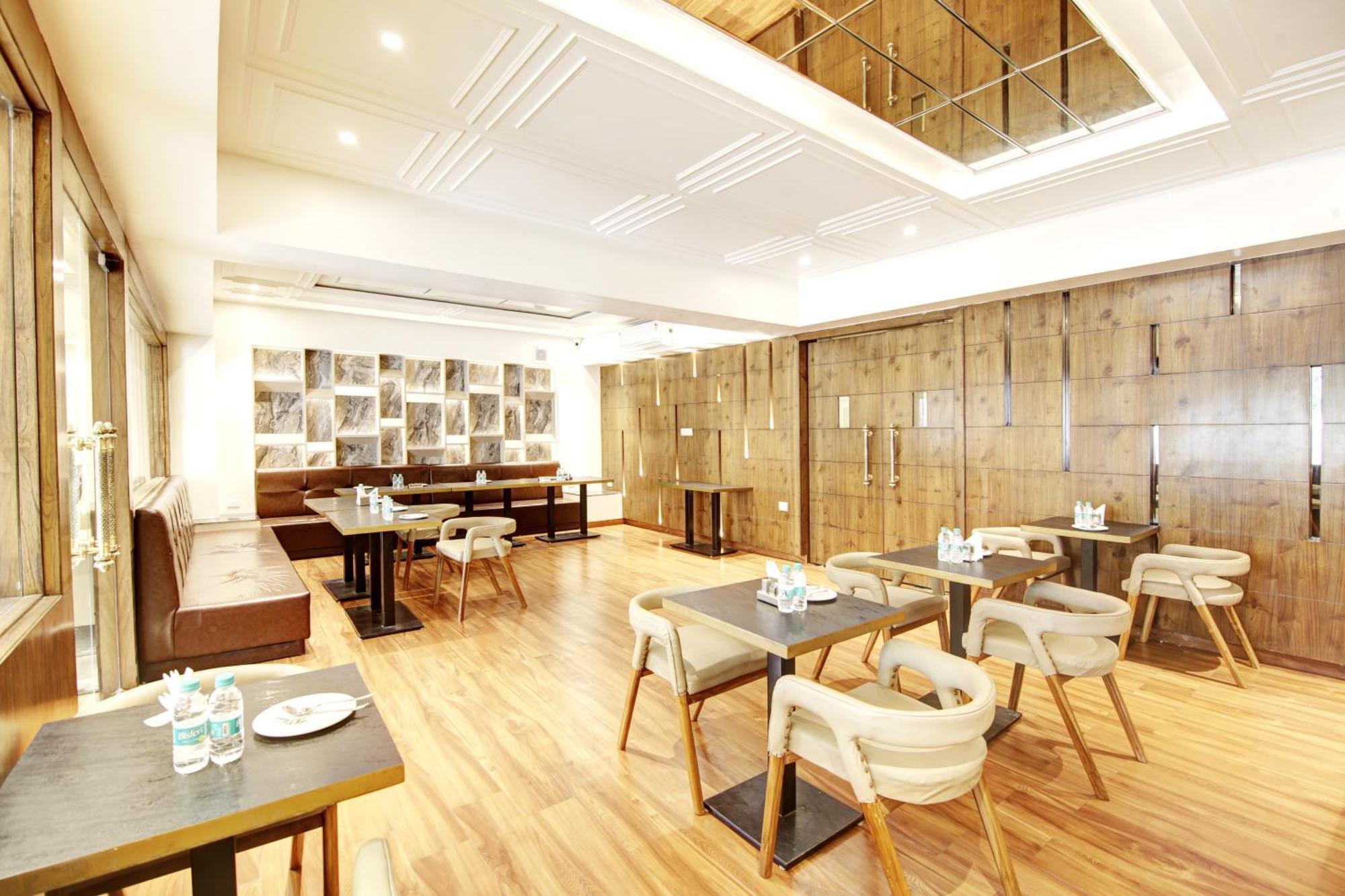 Marks Hotel & Banquet Noida Eksteriør billede