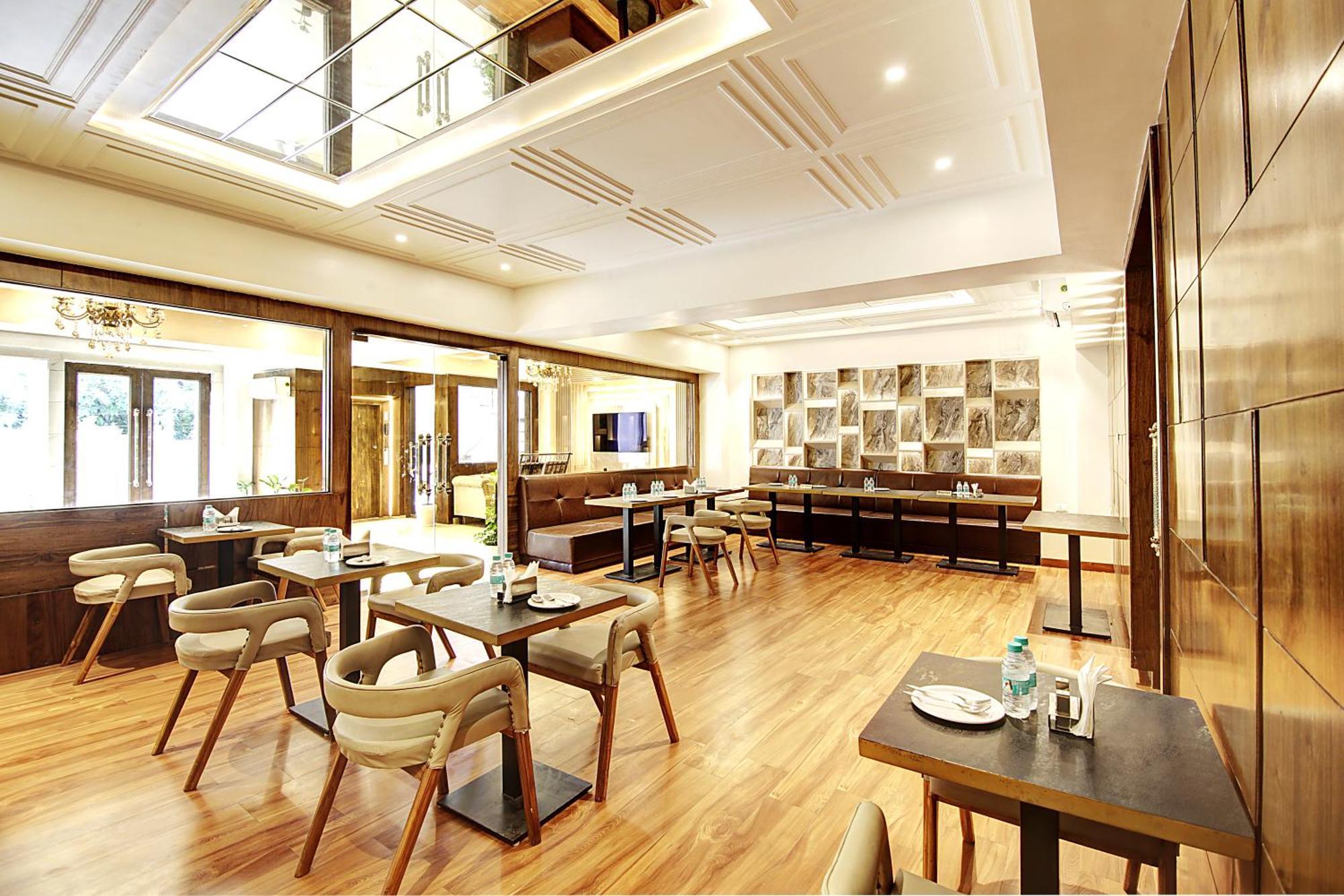 Marks Hotel & Banquet Noida Eksteriør billede