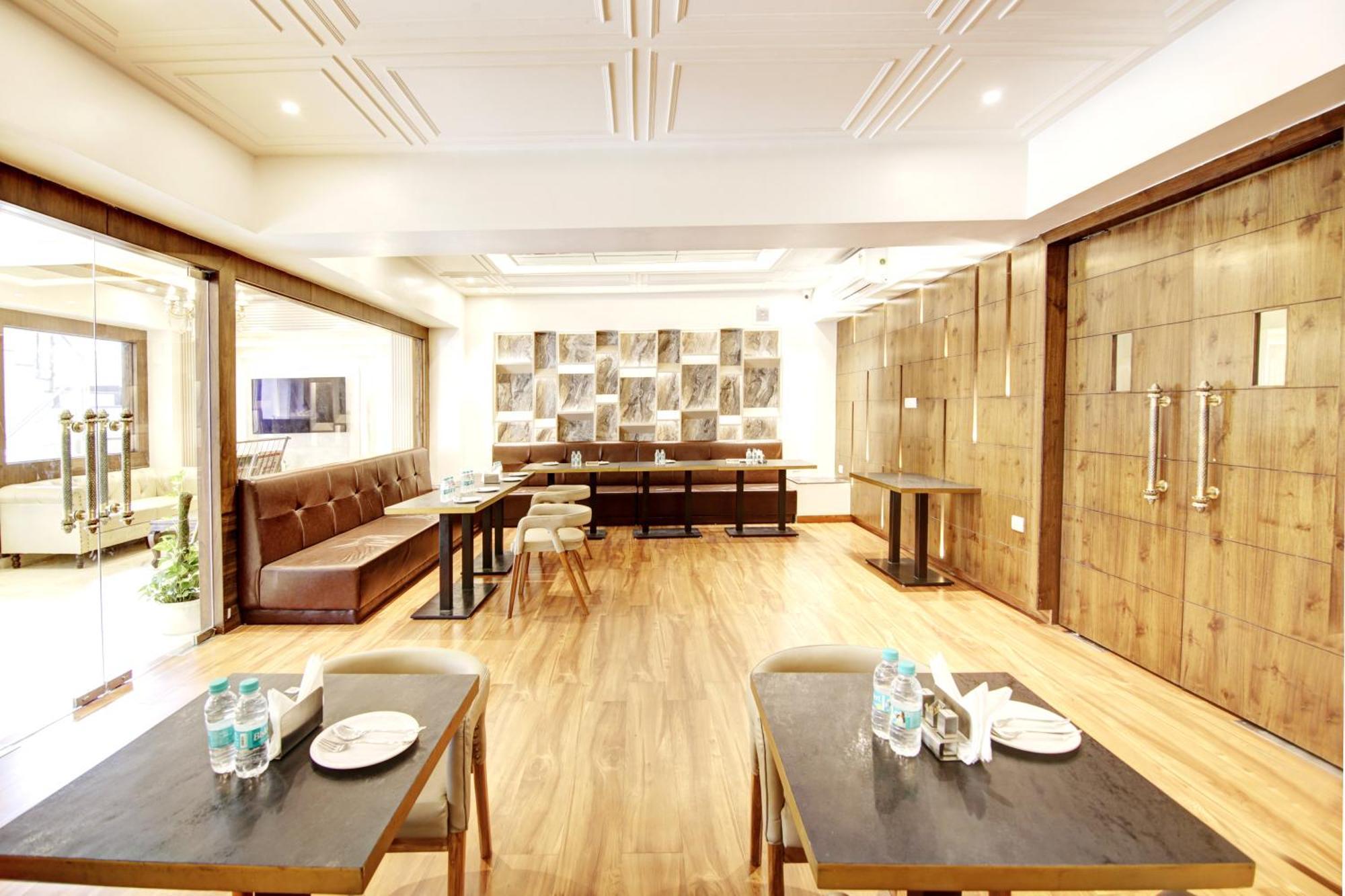 Marks Hotel & Banquet Noida Eksteriør billede
